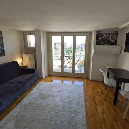 Amazing Apartment With View Near Metro Turin Bagian luar foto