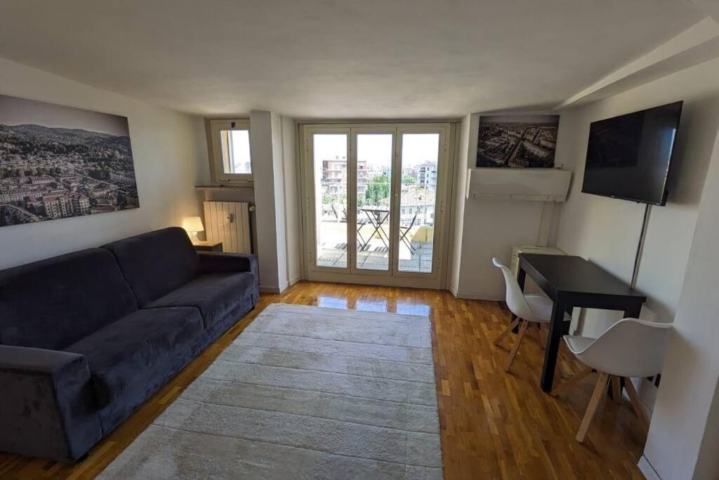 Amazing Apartment With View Near Metro Turin Bagian luar foto