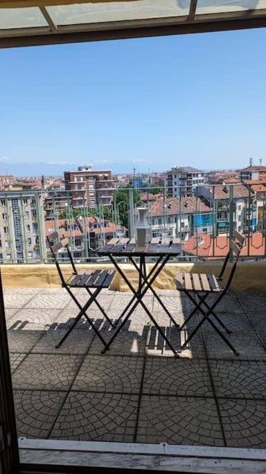 Amazing Apartment With View Near Metro Turin Bagian luar foto