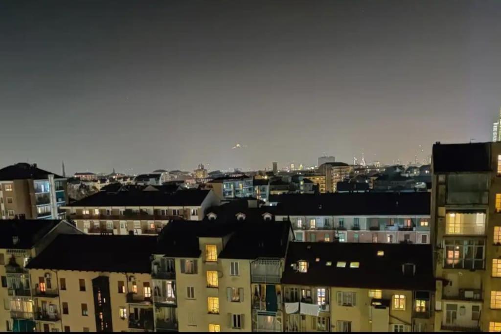 Amazing Apartment With View Near Metro Turin Bagian luar foto
