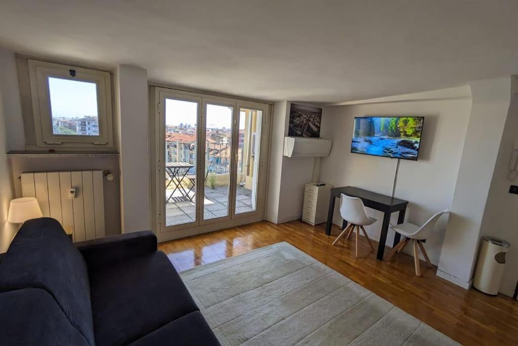 Amazing Apartment With View Near Metro Turin Bagian luar foto