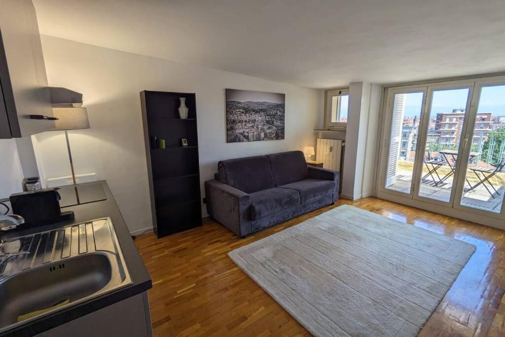 Amazing Apartment With View Near Metro Turin Bagian luar foto