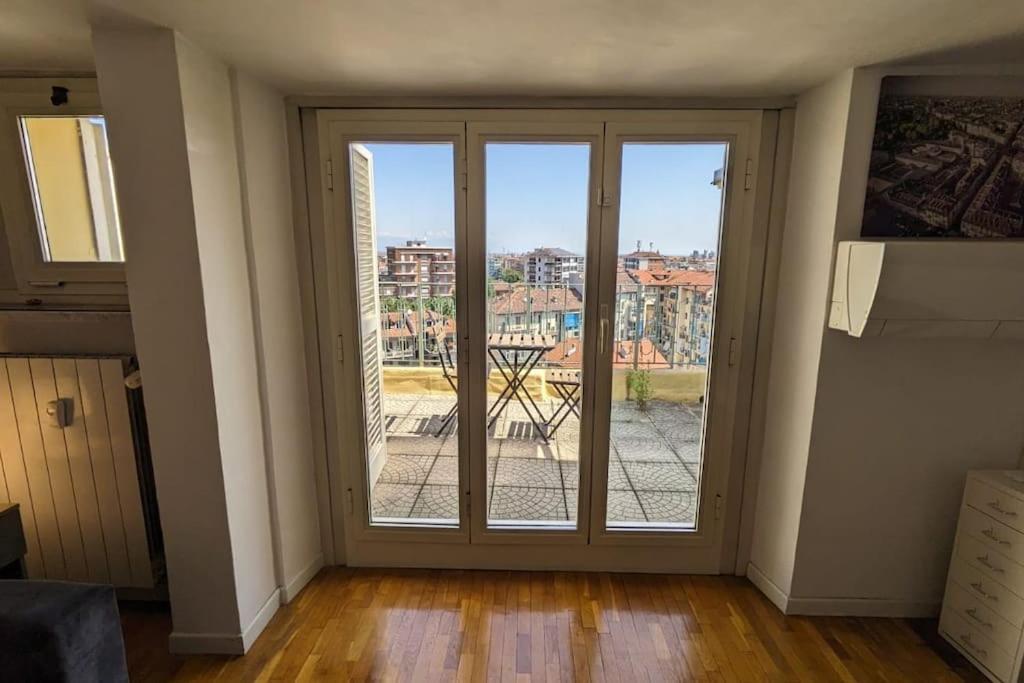 Amazing Apartment With View Near Metro Turin Bagian luar foto